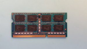 Hynix 4GB PC3-12800 DDR3 1600MHz non-ECC Unbuffered HMT351S6CFR8C-PB - Image 2